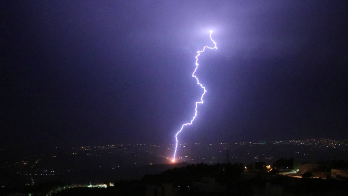 الأرصاد الجوية تحذّر من عواصف رعدية غزيرة