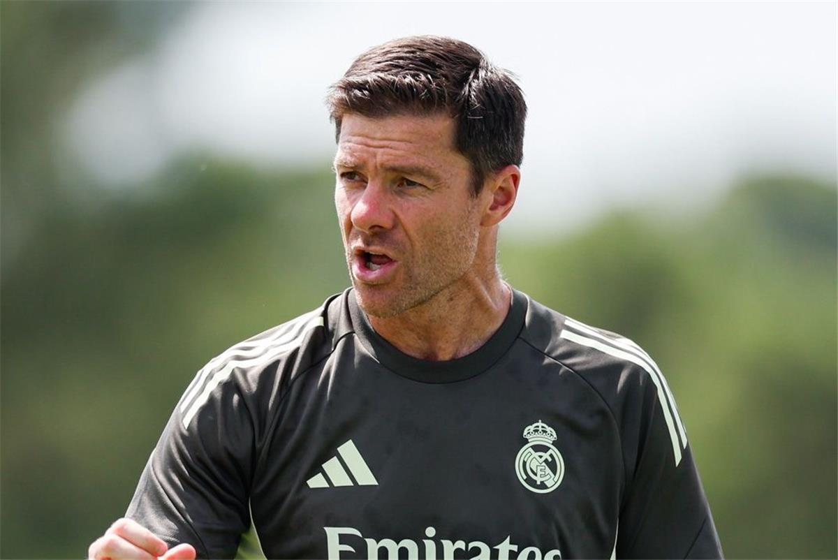 ريال مدريد يعلن إقالة تشابي ألونسو.. ويحدد بديله