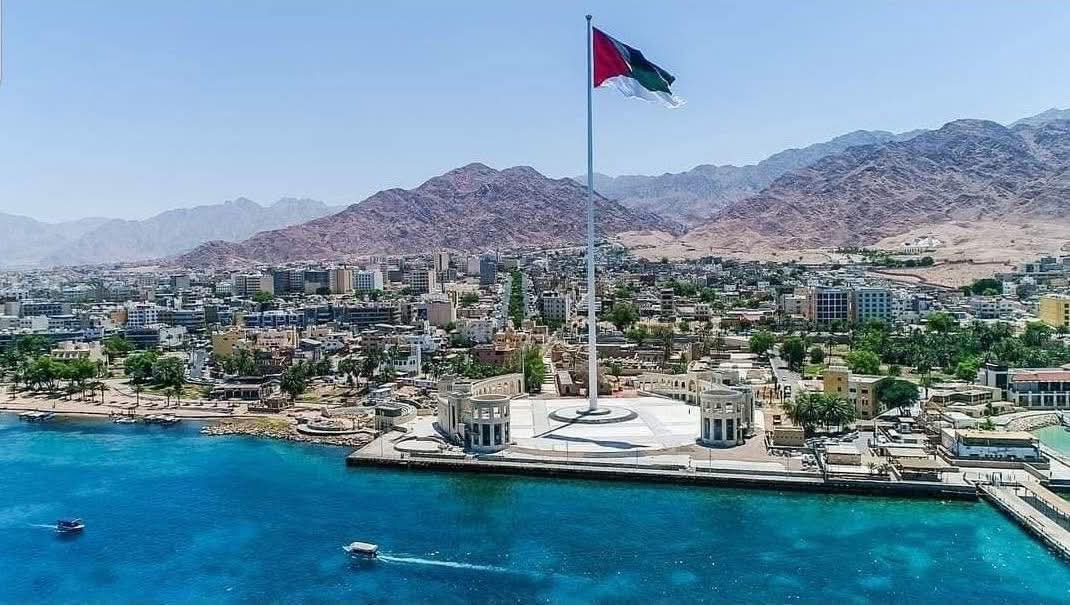 محافظ العقبة يؤكد استقرار الأجواء وسالكية الطرق واستمرار الجاهزية الميدانية الكاملة