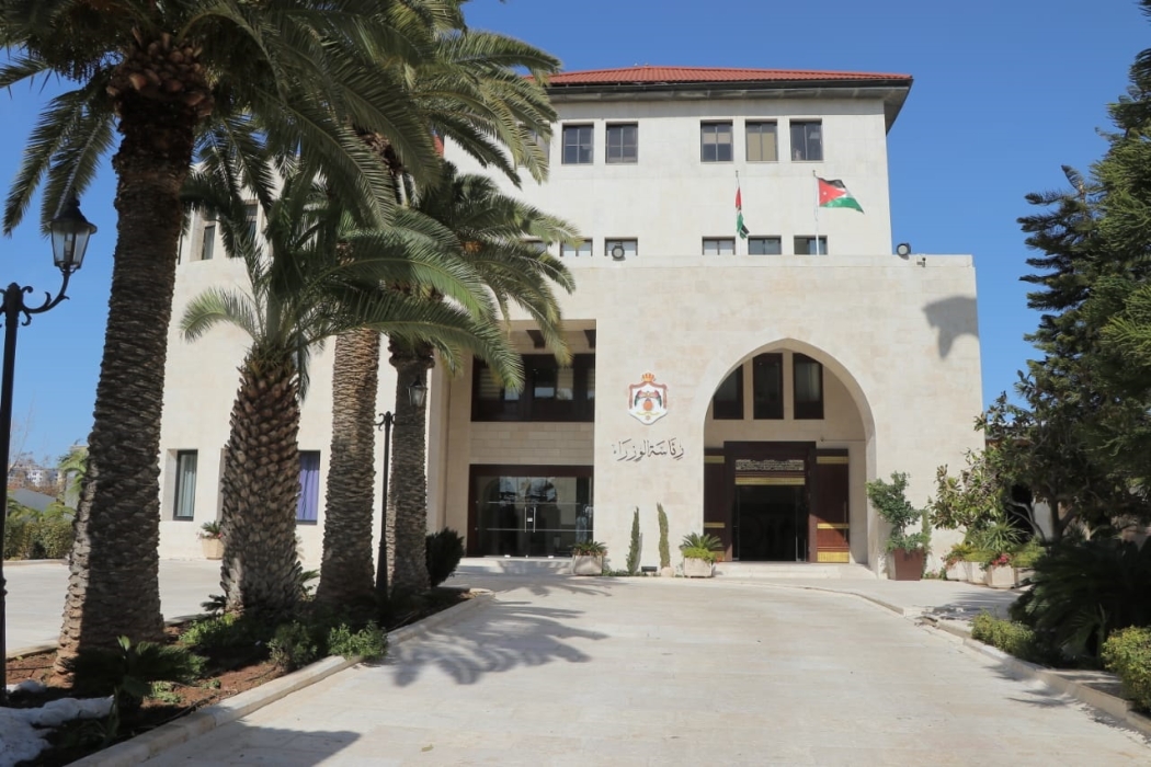 رئاسة الوزراء تعلن حاجتها لتعيين خبير اقتصادي