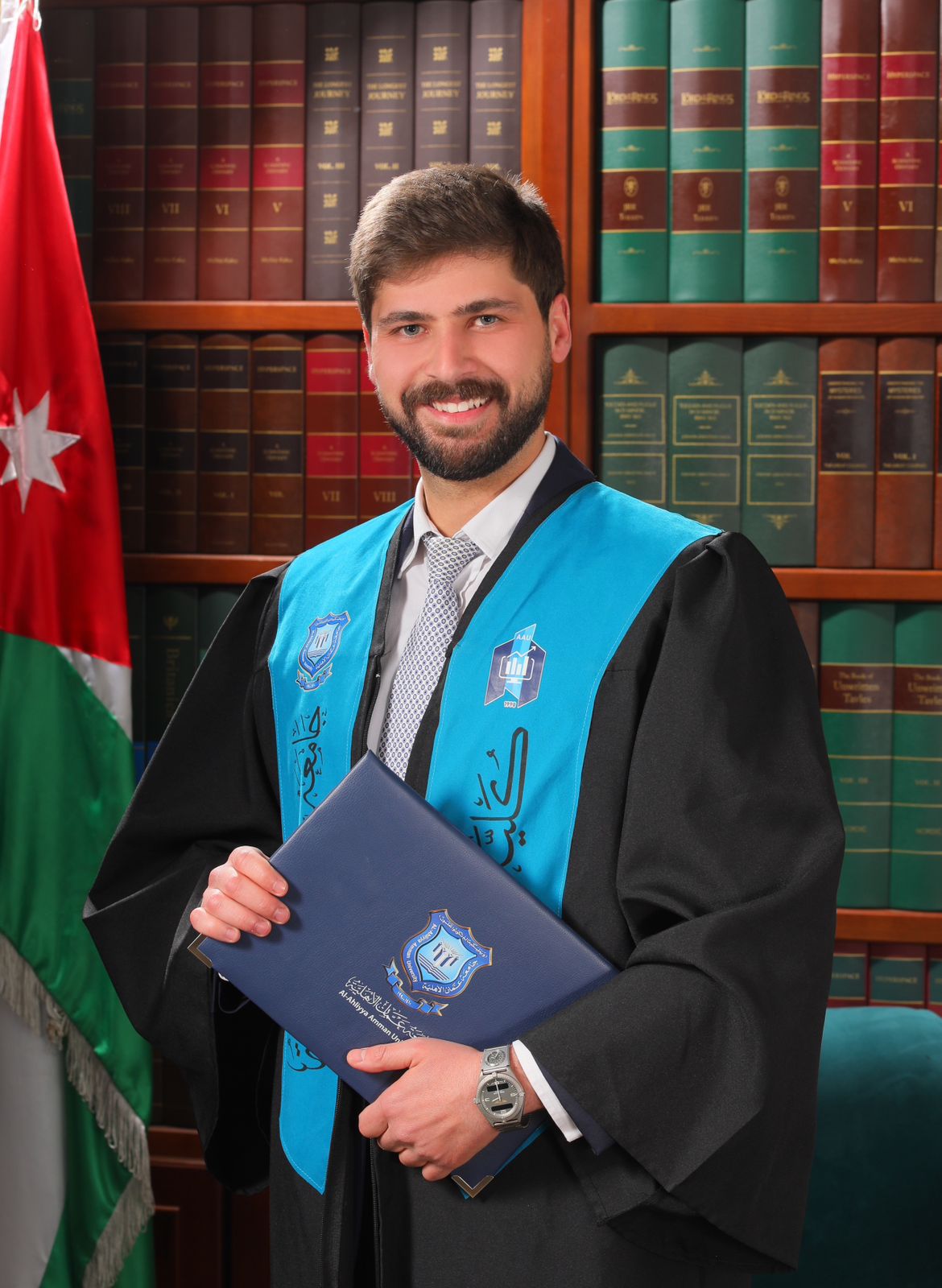 مبارك التخرج للشاب عون من جامعة عمان الأهلية بتقدير امتياز