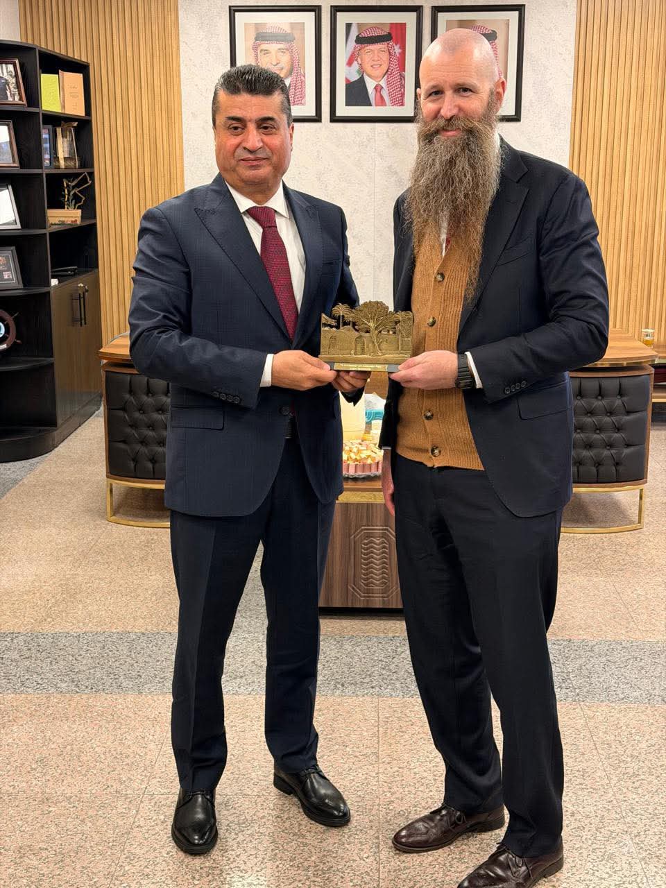 محافظ العقبة يبحث مع السفير الأمريكي تعزيز التعاون والتنمية المستدامة